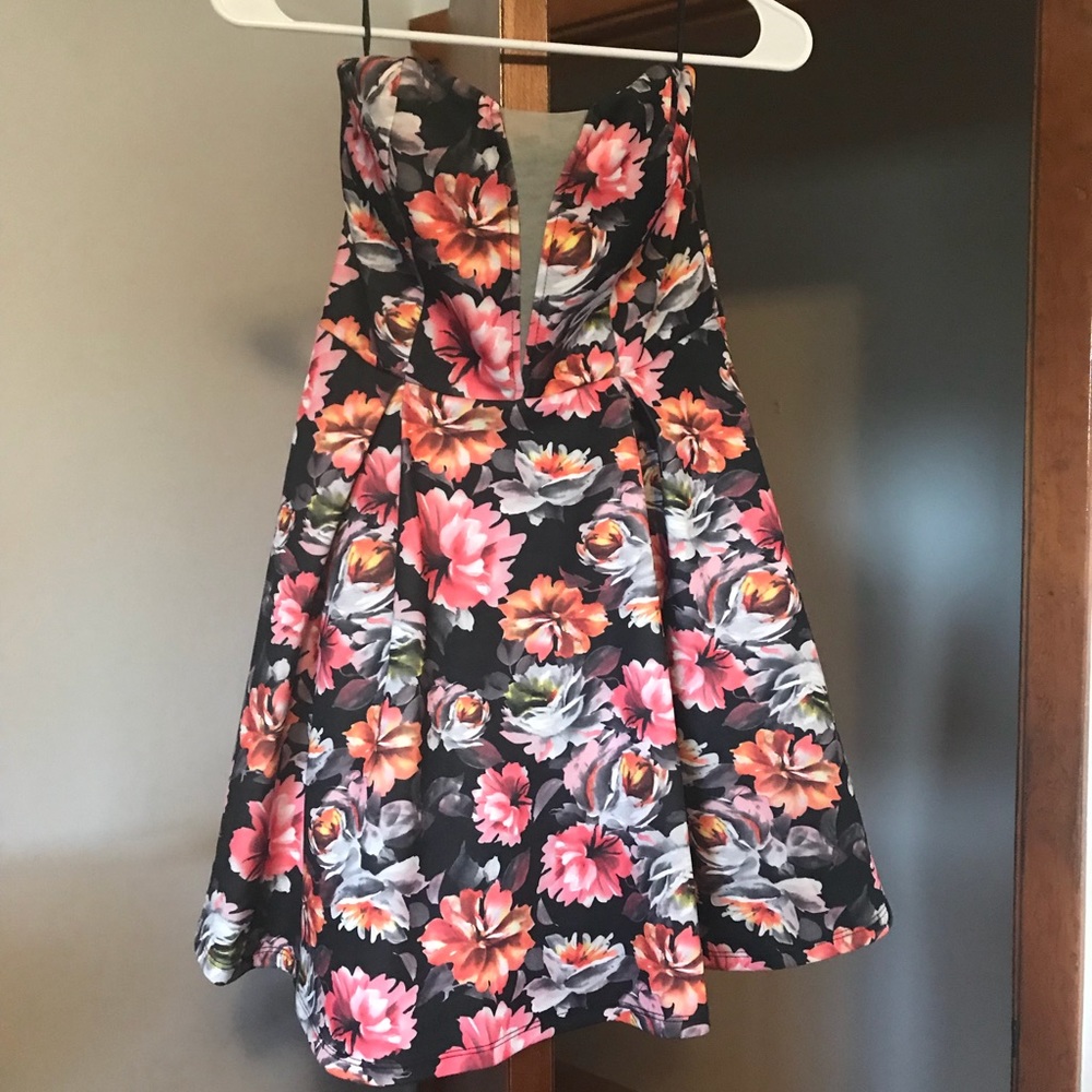 Floral strapless dress